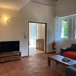 Casa Elena Crone