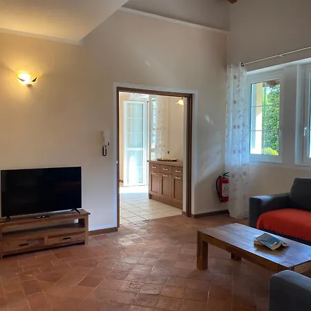 Casa Elena Crone